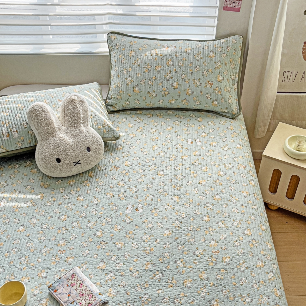 91家纺网 家纺一手货源 找家纺 暖萌 2025新款A类全棉棉花床盖印花三件套 花蜜-绿