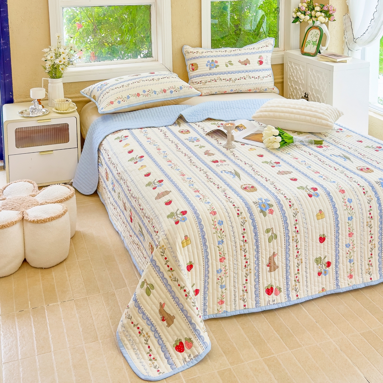 91家纺网 家纺一手货源 找家纺 暖萌 2025新款A类全棉棉花床盖印花三件套 浆果小兔