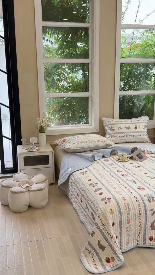 91家纺网 家纺一手货源 找家纺 暖萌 2025新款A类全棉棉花床盖印花三件套 浆果小兔