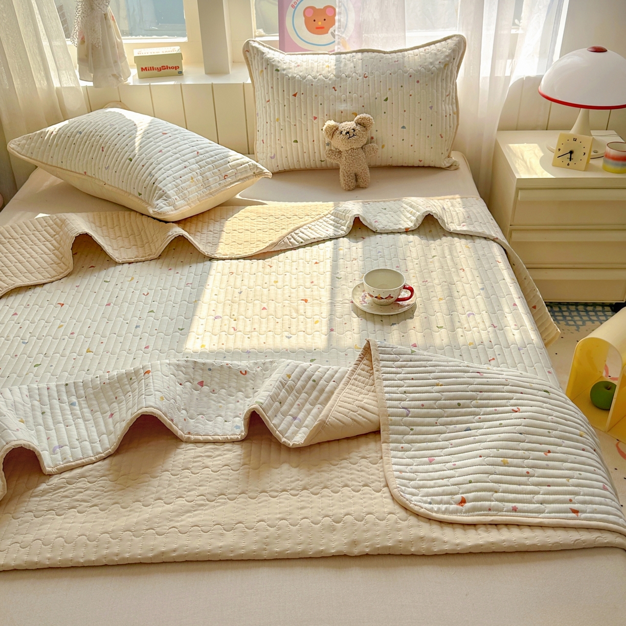 91家纺网 家纺一手货源 找家纺 暖萌 2025新款A类全棉棉花床盖印花三件套 快乐魔法