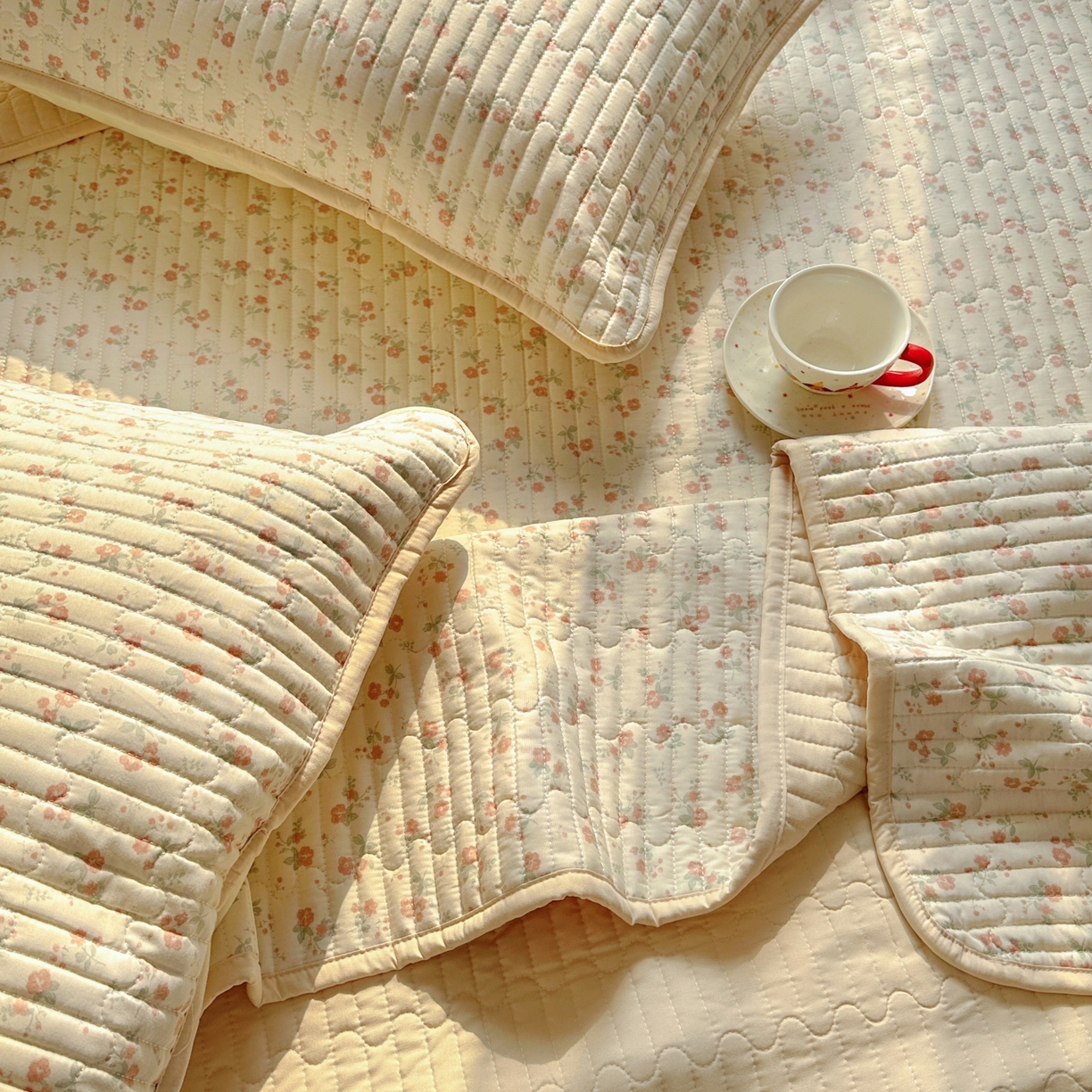 91家纺网 家纺一手货源 找家纺 暖萌 2025新款A类全棉棉花床盖印花三件套 觅秋