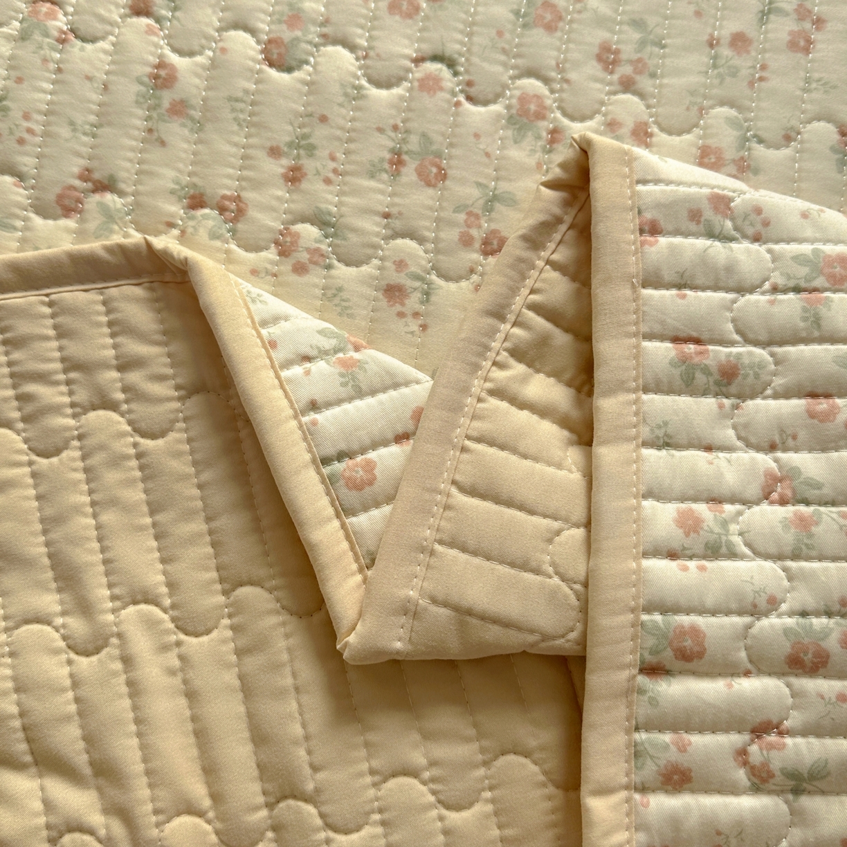 91家纺网 家纺一手货源 找家纺 暖萌 2025新款A类全棉棉花床盖印花三件套 觅秋