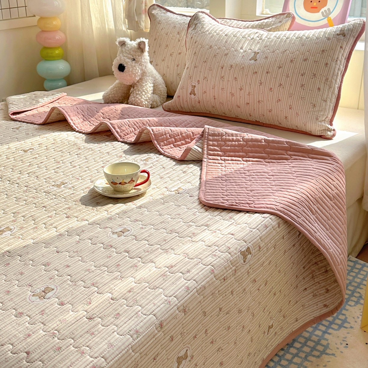 91家纺网 家纺一手货源 找家纺 暖萌 2025新款A类全棉棉花床盖印花三件套 碎花小熊