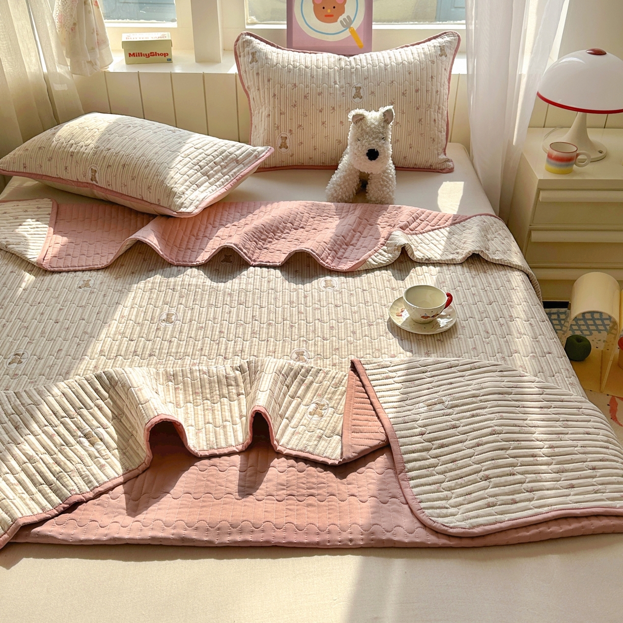 91家纺网 家纺一手货源 找家纺 暖萌 2025新款A类全棉棉花床盖印花三件套 碎花小熊