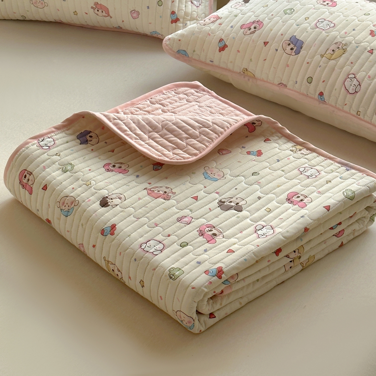 91家纺网 家纺一手货源 找家纺 暖萌 2025新款A类全棉棉花床盖印花三件套 糖果幼儿园