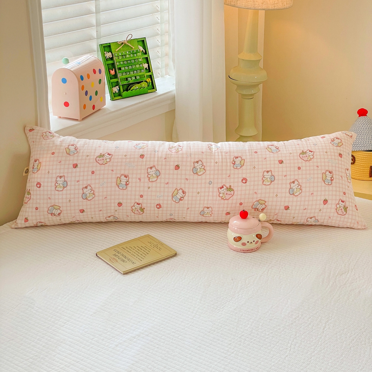 91家纺网 家纺一手货源 找家纺 亦帆枕芯 2025新款双层纱全棉长条抱枕可拆洗抱腿侧睡枕夹腿学生孕妇搂抱枕长条115x40cm 可爱猫咪-全棉双层纱长条抱枕