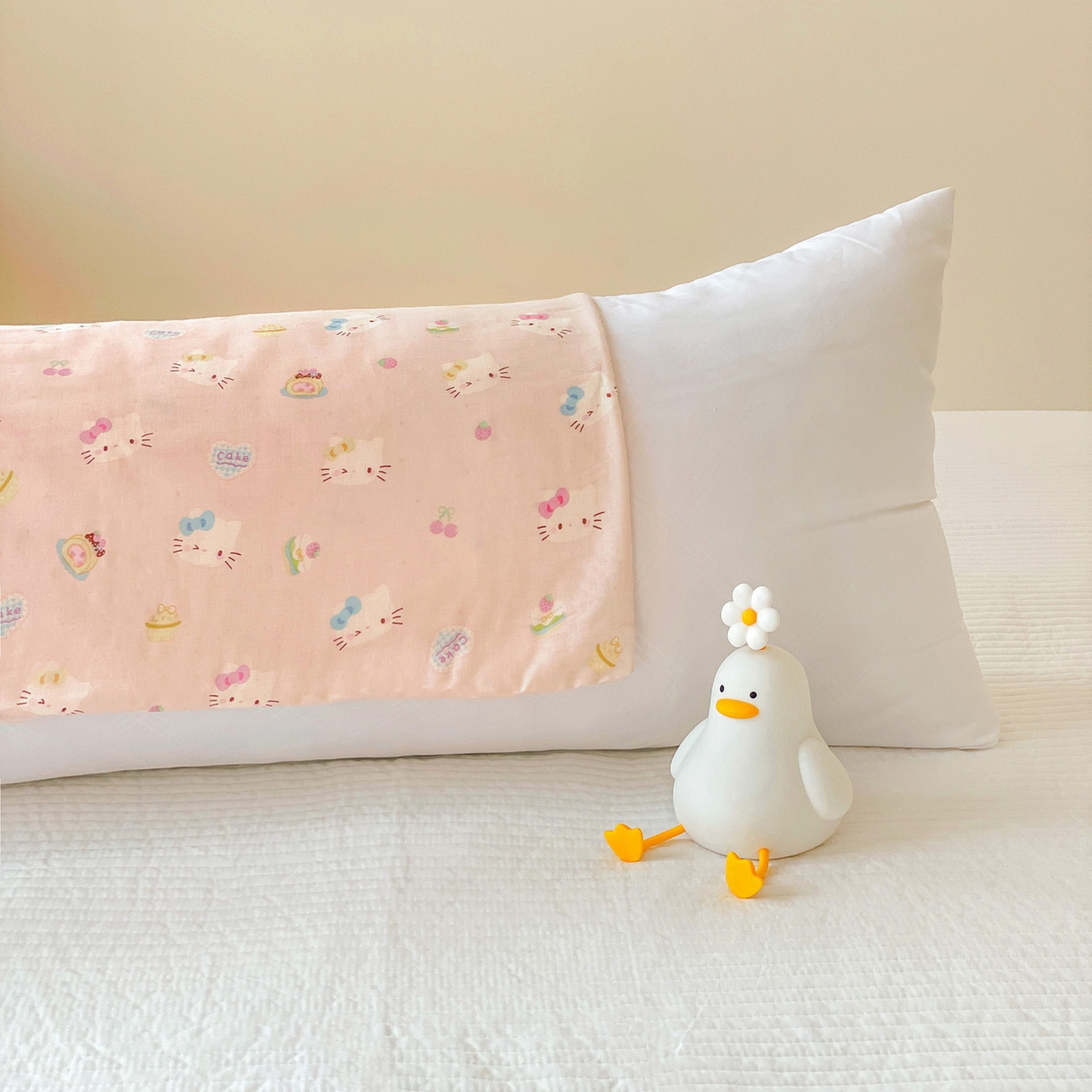 91家纺网 家纺一手货源 找家纺 亦帆枕芯 2025新款双层纱全棉长条抱枕可拆洗抱腿侧睡枕夹腿学生孕妇搂抱枕长条115x40cm 猫咪乐园-全棉双层纱长条抱枕