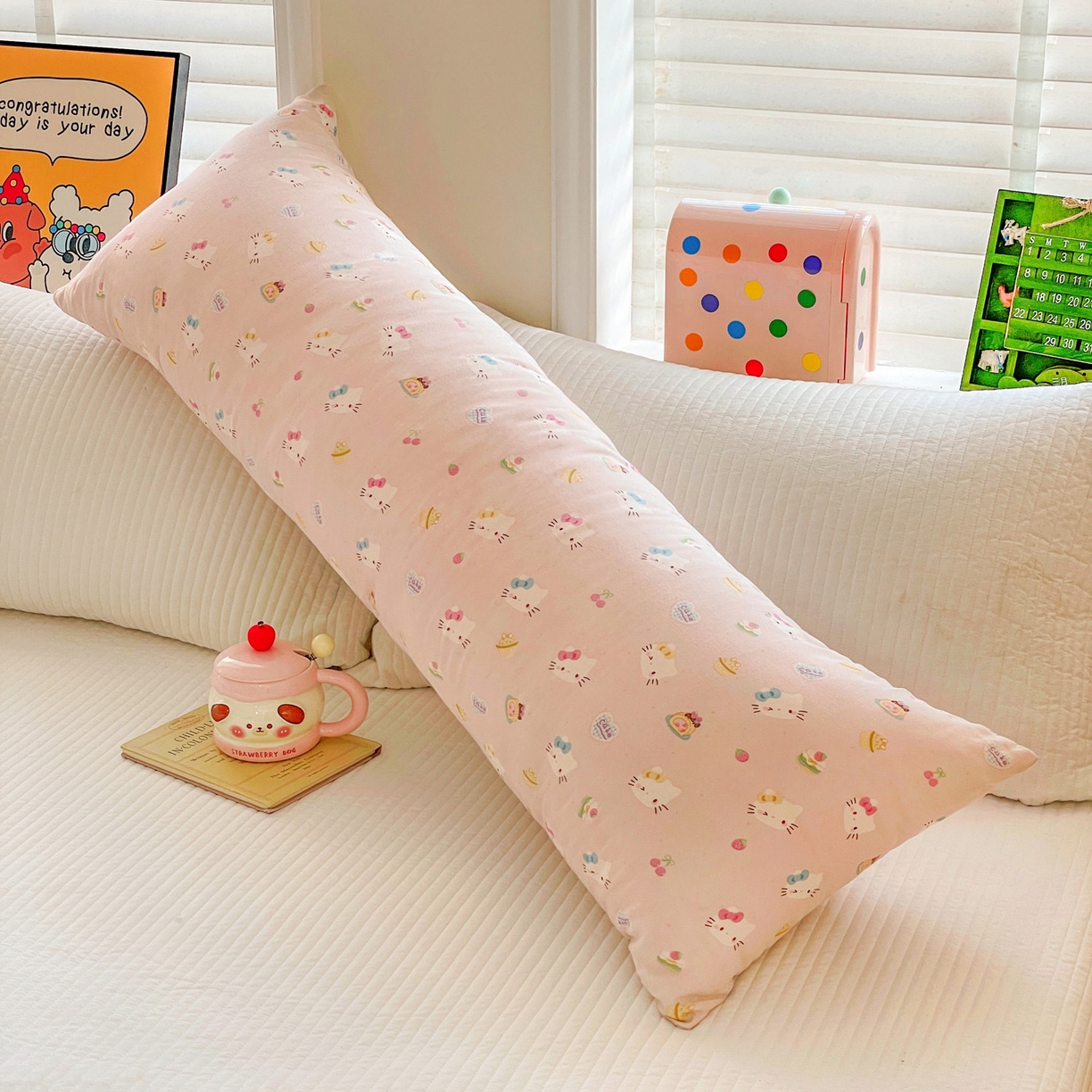 91家纺网 家纺一手货源 找家纺 亦帆枕芯 2025新款双层纱全棉长条抱枕可拆洗抱腿侧睡枕夹腿学生孕妇搂抱枕长条115x40cm 猫咪乐园-全棉双层纱长条抱枕