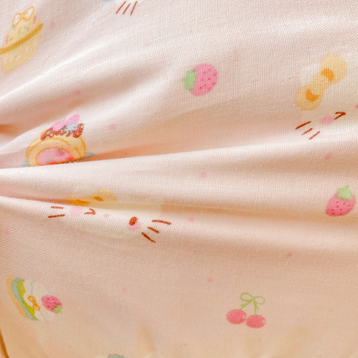 91家纺网 家纺一手货源 找家纺 亦帆枕芯 2025新款双层纱全棉长条抱枕可拆洗抱腿侧睡枕夹腿学生孕妇搂抱枕长条115x40cm 猫咪乐园-全棉双层纱长条抱枕