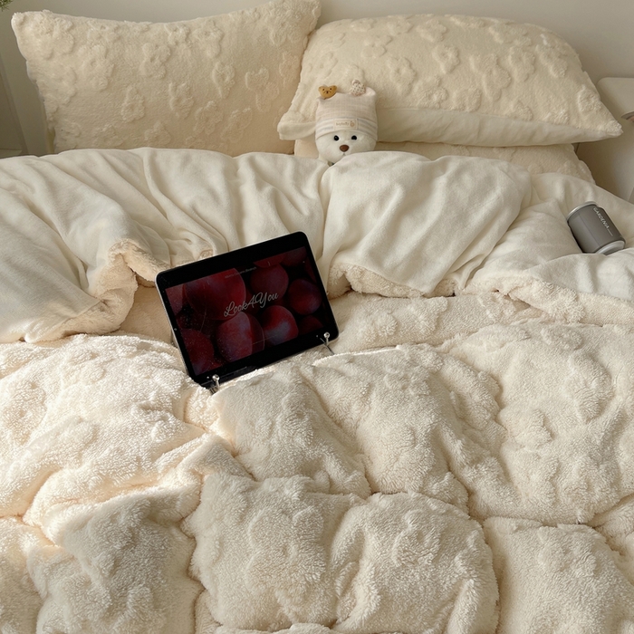 91家纺网 家纺一手货源 找家纺 （总）六巷胡同 2025新款INS博主风云朵花舒棉绒A类牛奶绒四件套