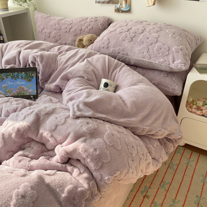 91家纺网 家纺一手货源 找家纺 （总）六巷胡同 2025新款INS博主风云朵花舒棉绒A类牛奶绒四件套