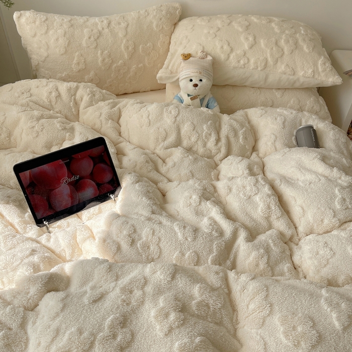 91家纺网 家纺一手货源 找家纺 （总）六巷胡同 2025新款INS博主风云朵花舒棉绒A类牛奶绒四件套