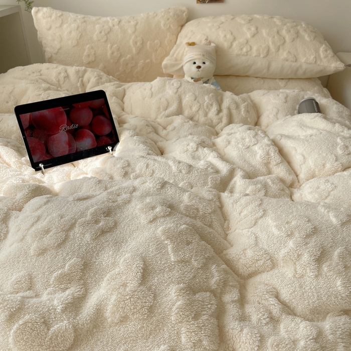 91家纺网 家纺一手货源 找家纺 （总）六巷胡同 2025新款INS博主风云朵花舒棉绒A类牛奶绒四件套