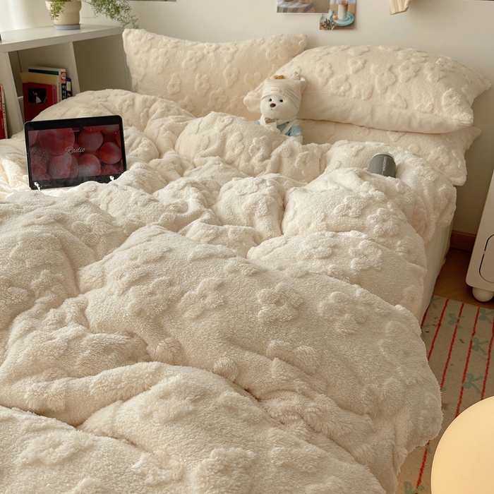 91家纺网 家纺一手货源 找家纺 （总）六巷胡同 2025新款INS博主风云朵花舒棉绒A类牛奶绒四件套