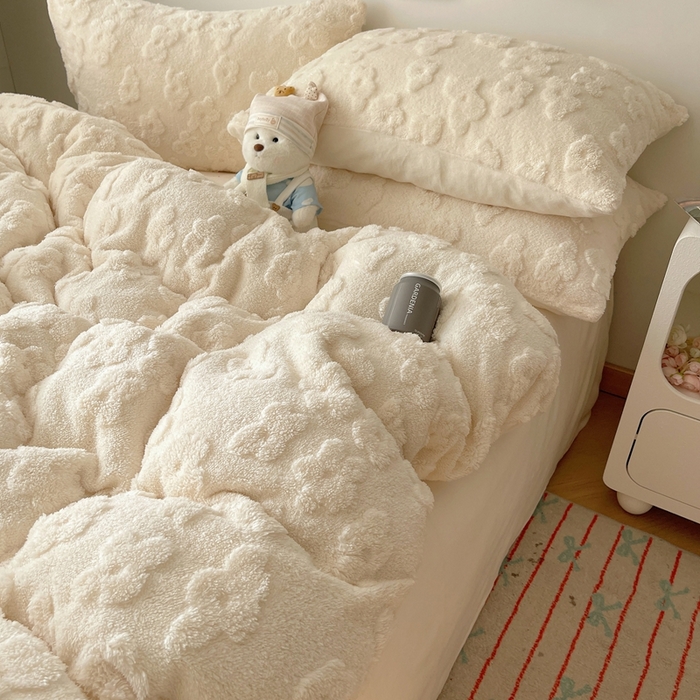 91家纺网 家纺一手货源 找家纺 （总）六巷胡同 2025新款INS博主风云朵花舒棉绒A类牛奶绒四件套