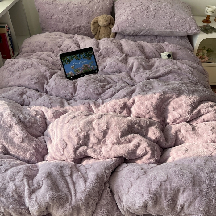 91家纺网 家纺一手货源 找家纺 六巷胡同 2025新款INS博主风云朵花舒棉绒A类牛奶绒四件套 芋泥紫