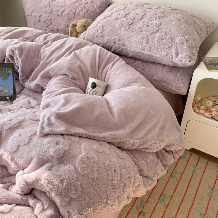 91家纺网 家纺一手货源 找家纺 六巷胡同 2025新款INS博主风云朵花舒棉绒A类牛奶绒四件套 芋泥紫