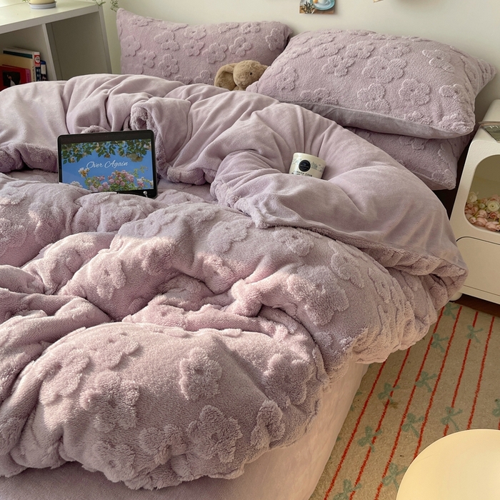 91家纺网 家纺一手货源 找家纺 六巷胡同 2025新款INS博主风云朵花舒棉绒A类牛奶绒四件套 芋泥紫