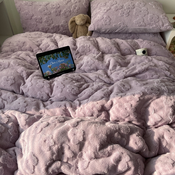 91家纺网 家纺一手货源 找家纺 六巷胡同 2025新款INS博主风云朵花舒棉绒A类牛奶绒四件套 芋泥紫