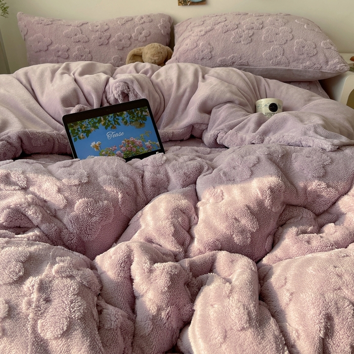 91家纺网 家纺一手货源 找家纺 六巷胡同 2025新款INS博主风云朵花舒棉绒A类牛奶绒四件套 芋泥紫