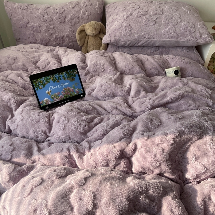 91家纺网 家纺一手货源 找家纺 六巷胡同 2025新款INS博主风云朵花舒棉绒A类牛奶绒四件套 芋泥紫