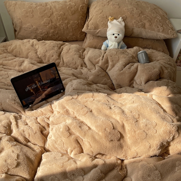 91家纺网 家纺一手货源 找家纺 六巷胡同 2025新款INS博主风云朵花舒棉绒A类牛奶绒四件套 燕麦咖