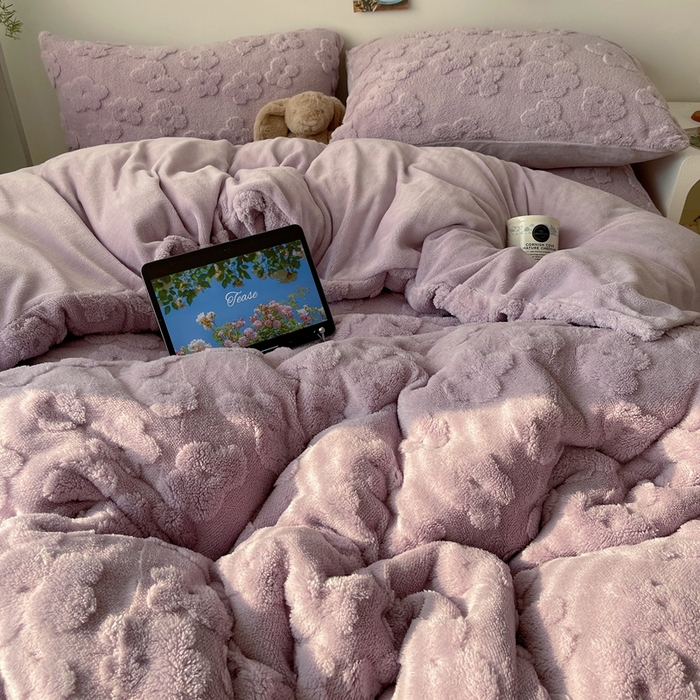 91家纺网 家纺一手货源 找家纺 六巷胡同 2025新款INS博主风云朵花舒棉绒A类牛奶绒四件套 芋泥紫