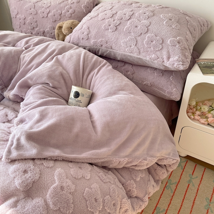 91家纺网 家纺一手货源 找家纺 六巷胡同 2025新款INS博主风云朵花舒棉绒A类牛奶绒四件套 芋泥紫