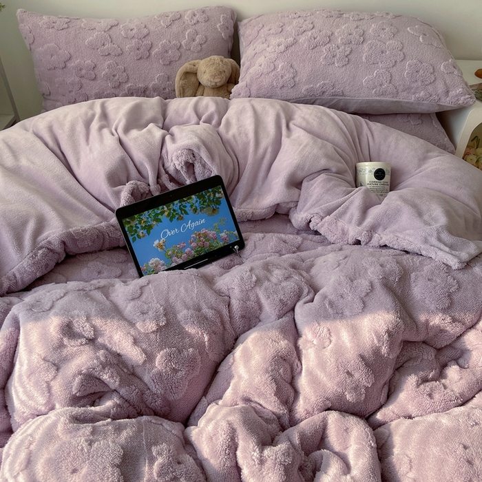 91家纺网 家纺一手货源 找家纺 六巷胡同 2025新款INS博主风云朵花舒棉绒A类牛奶绒四件套 芋泥紫