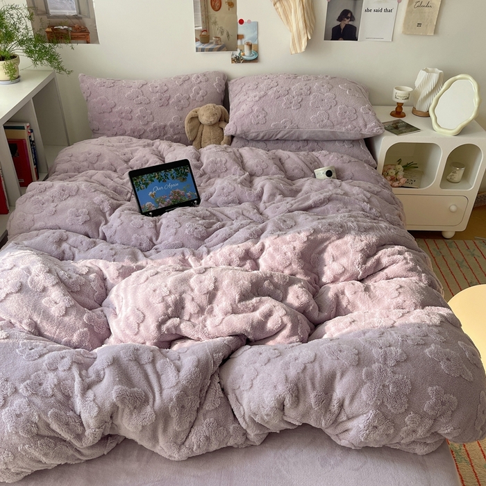 91家纺网 家纺一手货源 找家纺 六巷胡同 2025新款INS博主风云朵花舒棉绒A类牛奶绒四件套 芋泥紫