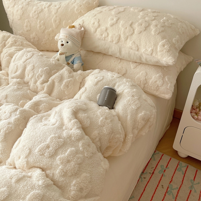 91家纺网 家纺一手货源 找家纺 （总）六巷胡同 2025新款INS博主风云朵花舒棉绒A类牛奶绒四件套