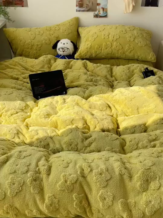 91家纺网 家纺一手货源 找家纺 六巷胡同 2025新款INS博主风云朵花舒棉绒A类牛奶绒四件套 香草绿