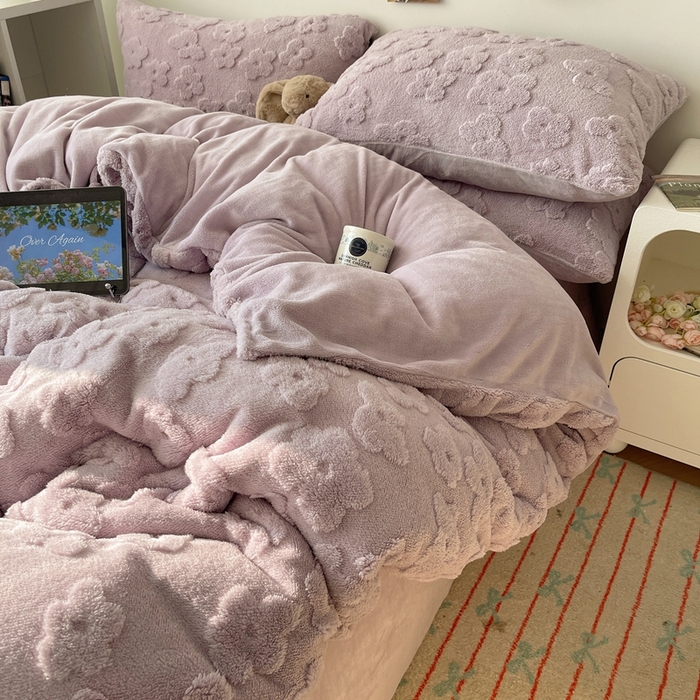 91家纺网 家纺一手货源 找家纺 六巷胡同 2025新款INS博主风云朵花舒棉绒A类牛奶绒四件套 芋泥紫