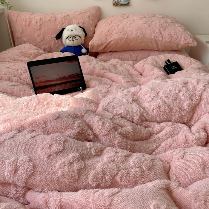 91家纺网 家纺一手货源 找家纺 六巷胡同 2025新款INS博主风云朵花舒棉绒A类牛奶绒四件套 豆沙粉