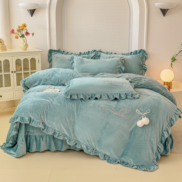 91家纺网 家纺一手货源 找家纺 恋尚羽家纺 2025新款韩版花边婴儿绒绣花大床裙四件套宝宝绒婴肤绒公主风韩式 墨绿色