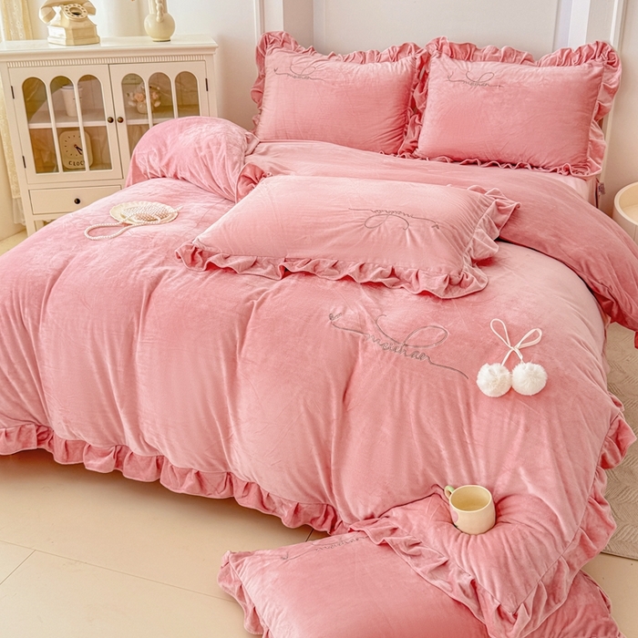 91家纺网 家纺一手货源 找家纺 恋尚羽家纺 2025新款韩版花边婴儿绒绣花大床裙四件套宝宝绒婴肤绒公主风韩式 粉色