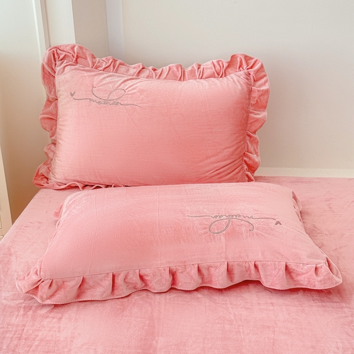 91家纺网 家纺一手货源 找家纺 恋尚羽家纺 2025新款韩版花边婴儿绒绣花大床裙四件套宝宝绒婴肤绒公主风韩式 粉色