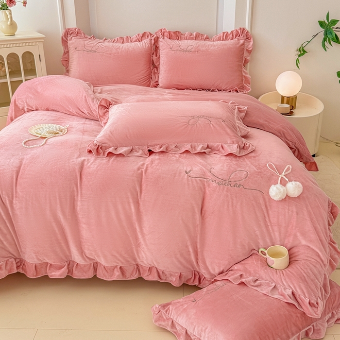 91家纺网 家纺一手货源 找家纺 恋尚羽家纺 2025新款韩版花边婴儿绒绣花大床裙四件套宝宝绒婴肤绒公主风韩式 粉色