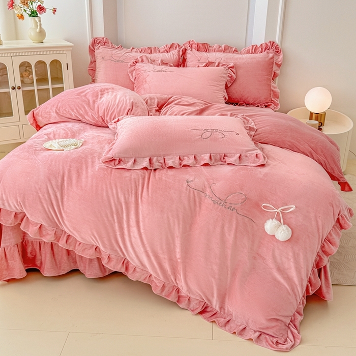 91家纺网 家纺一手货源 找家纺 恋尚羽家纺 2025新款韩版花边婴儿绒绣花大床裙四件套宝宝绒婴肤绒公主风韩式 粉色