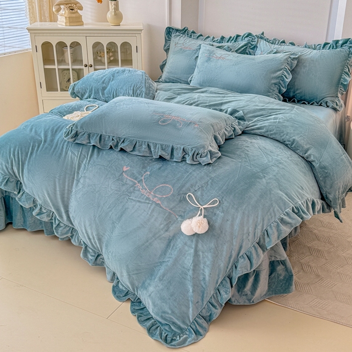 91家纺网 家纺一手货源 找家纺 恋尚羽家纺 2025新款韩版花边婴儿绒绣花大床裙四件套宝宝绒婴肤绒公主风韩式 湖蓝色