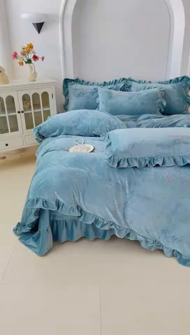 91家纺网 家纺一手货源 找家纺 恋尚羽家纺 2025新款韩版花边婴儿绒绣花大床裙四件套宝宝绒婴肤绒公主风韩式 湖蓝色