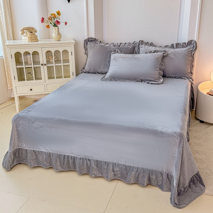 91家纺网 家纺一手货源 找家纺 恋尚羽家纺 2025新款韩版花边婴儿绒绣花大床裙四件套宝宝绒婴肤绒公主风韩式 灰色