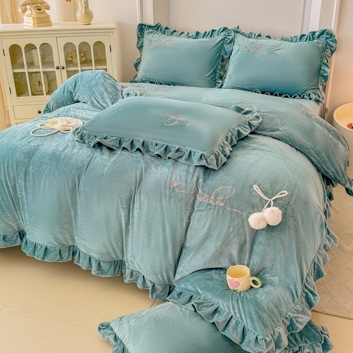 91家纺网 家纺一手货源 找家纺 恋尚羽家纺 2025新款韩版花边婴儿绒绣花大床裙四件套宝宝绒婴肤绒公主风韩式 墨绿色