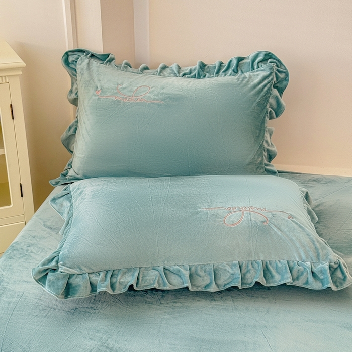 91家纺网 家纺一手货源 找家纺 恋尚羽家纺 2025新款韩版花边婴儿绒绣花大床裙四件套宝宝绒婴肤绒公主风韩式 墨绿色