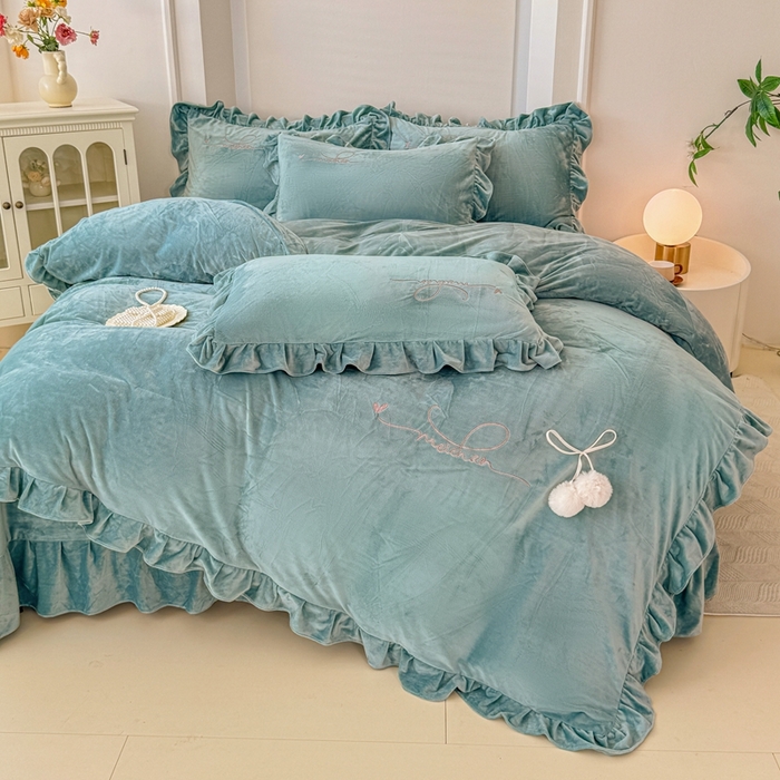 91家纺网 家纺一手货源 找家纺 恋尚羽家纺 2025新款韩版花边婴儿绒绣花大床裙四件套宝宝绒婴肤绒公主风韩式 墨绿色