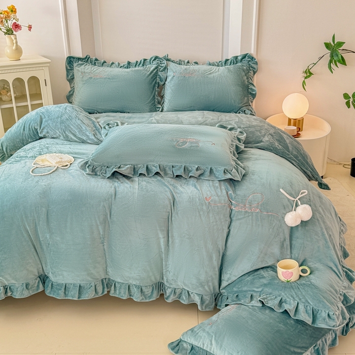 91家纺网 家纺一手货源 找家纺 恋尚羽家纺 2025新款韩版花边婴儿绒绣花大床裙四件套宝宝绒婴肤绒公主风韩式 墨绿色