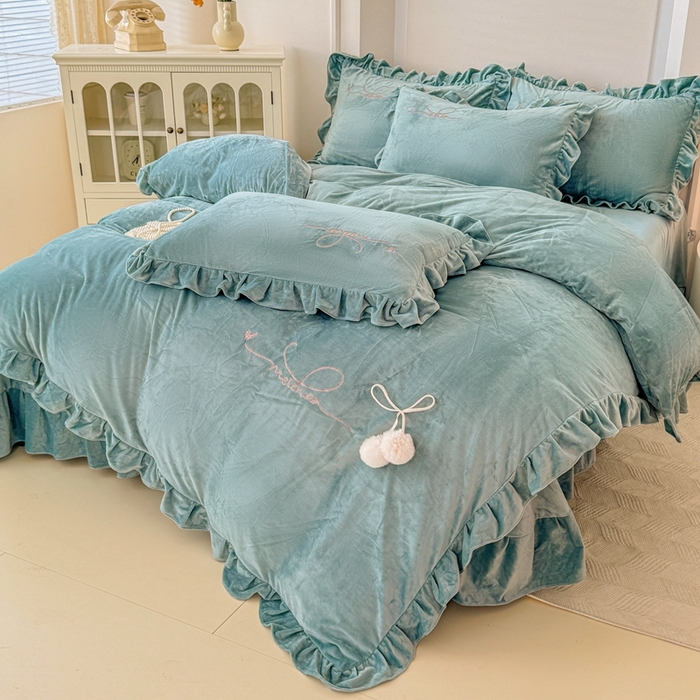 91家纺网 家纺一手货源 找家纺 恋尚羽家纺 2025新款韩版花边婴儿绒绣花大床裙四件套宝宝绒婴肤绒公主风韩式 墨绿色