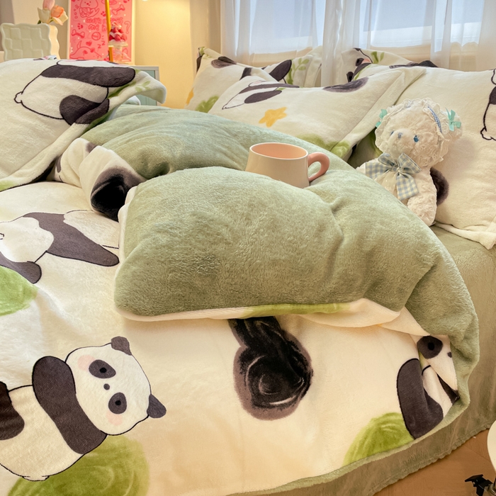 91家纺网 家纺一手货源 找家纺 柒月家居 2025新款高克重牛奶绒印花加厚保暖四件套 爱心熊猫