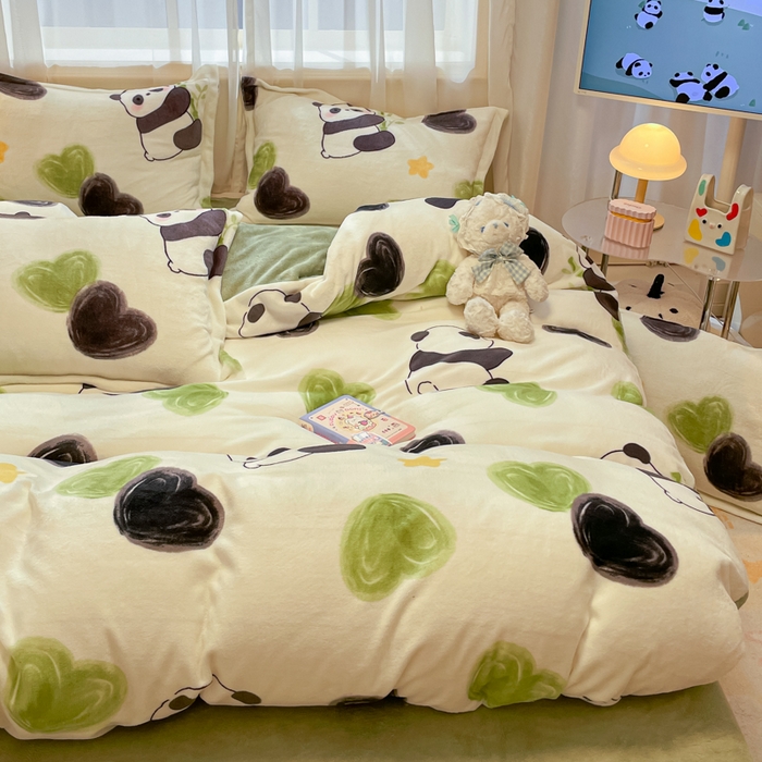 91家纺网 家纺一手货源 找家纺 柒月家居 2025新款高克重牛奶绒印花加厚保暖四件套 爱心熊猫