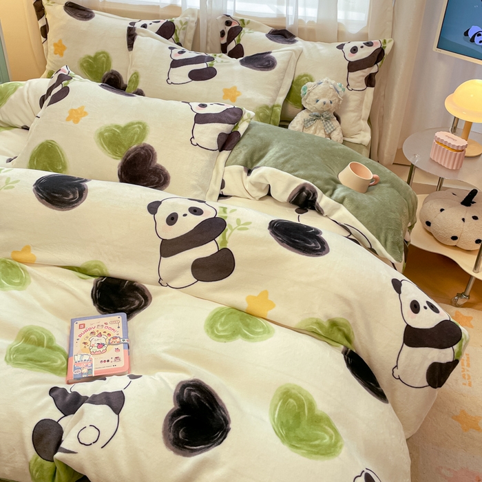 91家纺网 家纺一手货源 找家纺 柒月家居 2025新款高克重牛奶绒印花加厚保暖四件套 爱心熊猫